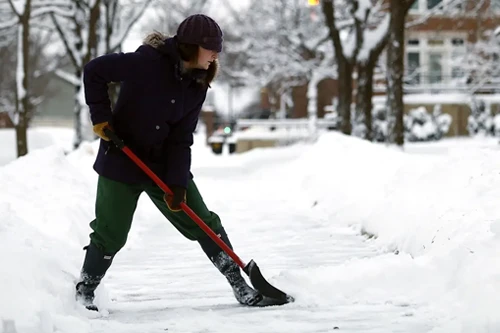 Tips for Shoveling Snow: How to Avoid Injury